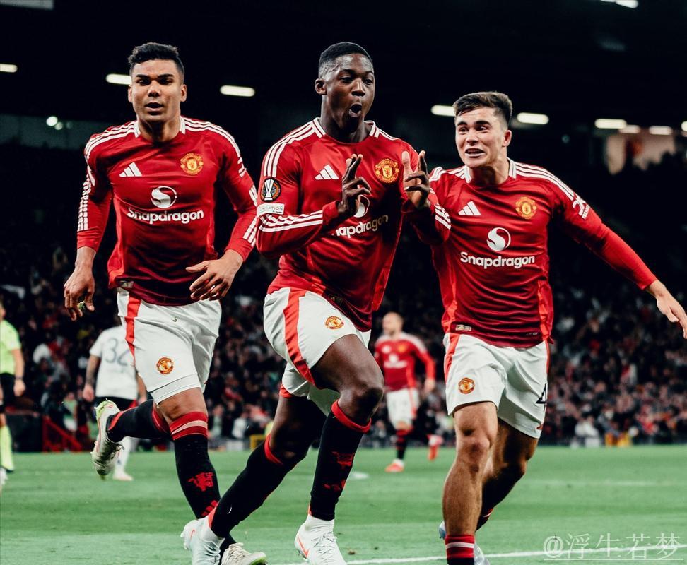 曼联将以1亿英镑的价格击败曼城,前锋签约已成定局,巴塞罗那的挖角行动也变得“认真”起来。 曼联将以1亿英镑的价格击败曼城,前锋签约已成定局,巴塞罗那的挖角行动也变得“认真”起来。