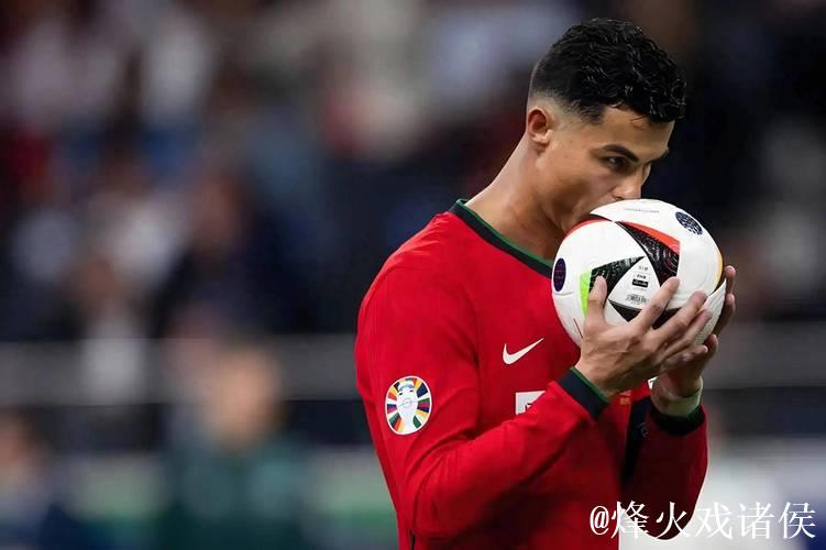 C罗不打算从葡萄牙队退役 计划征战2024年欧洲杯 C罗不打算从葡萄牙队退役 计划征战2024年欧洲杯